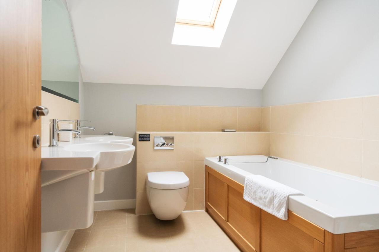 Skylark Sleeps 8 Private Hot Tub & Dogs Welcome Nr Padstow, Resort Pool Bar & Watersports St Columb Major Exterior photo