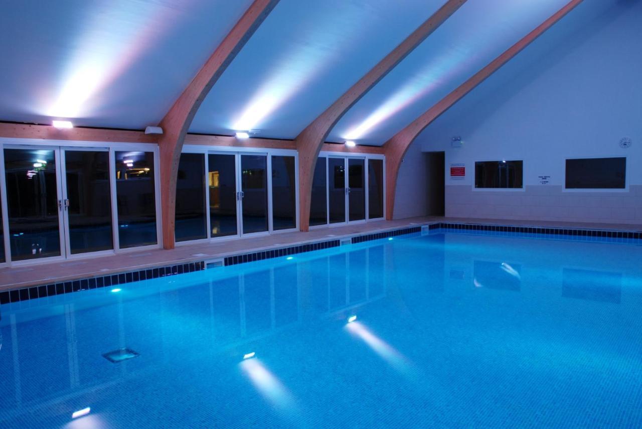 Skylark Sleeps 8 Private Hot Tub & Dogs Welcome Nr Padstow, Resort Pool Bar & Watersports St Columb Major Exterior photo