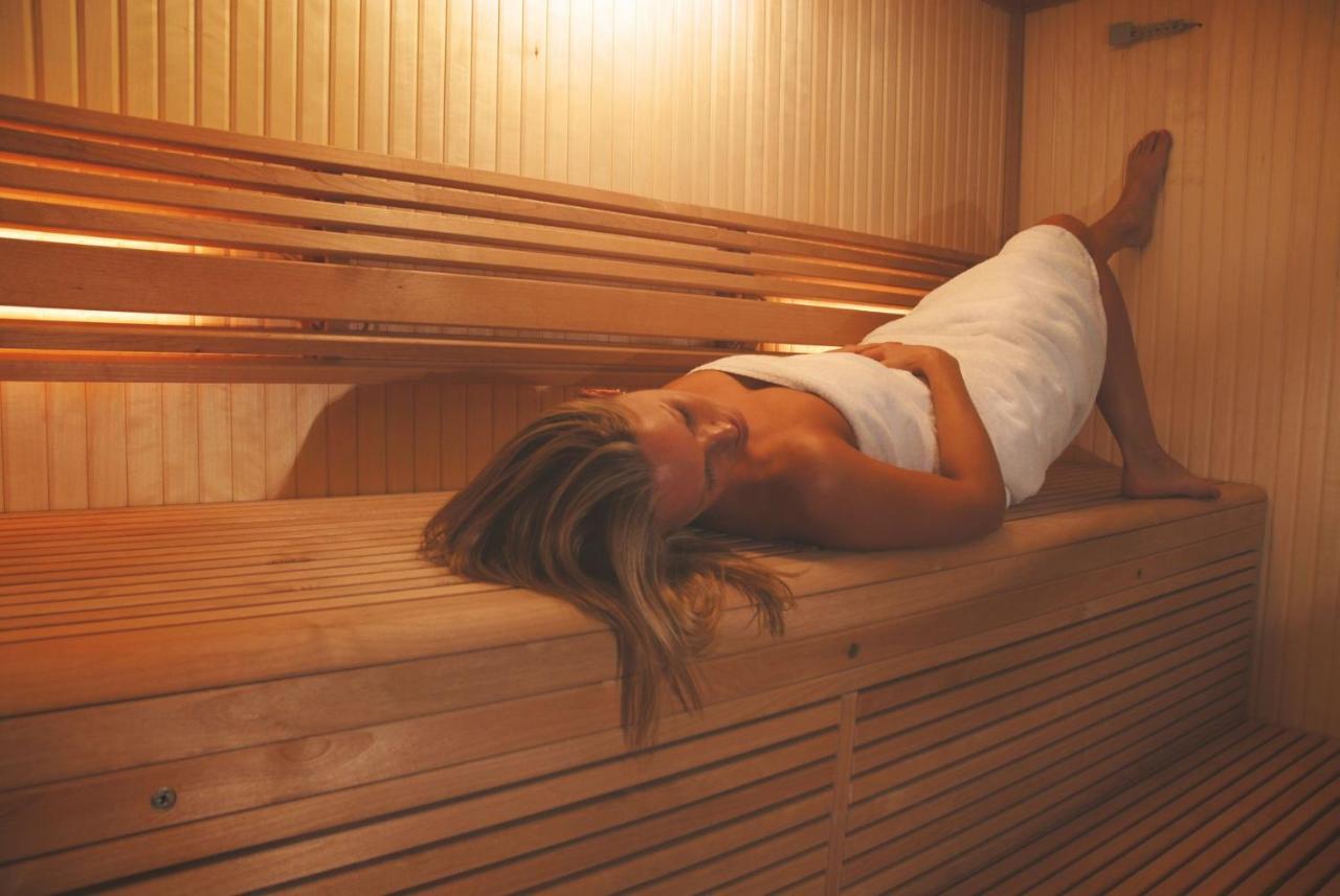 Skylark Sleeps 8 Private Hot Tub & Dogs Welcome Nr Padstow, Resort Pool Bar & Watersports St Columb Major Exterior photo